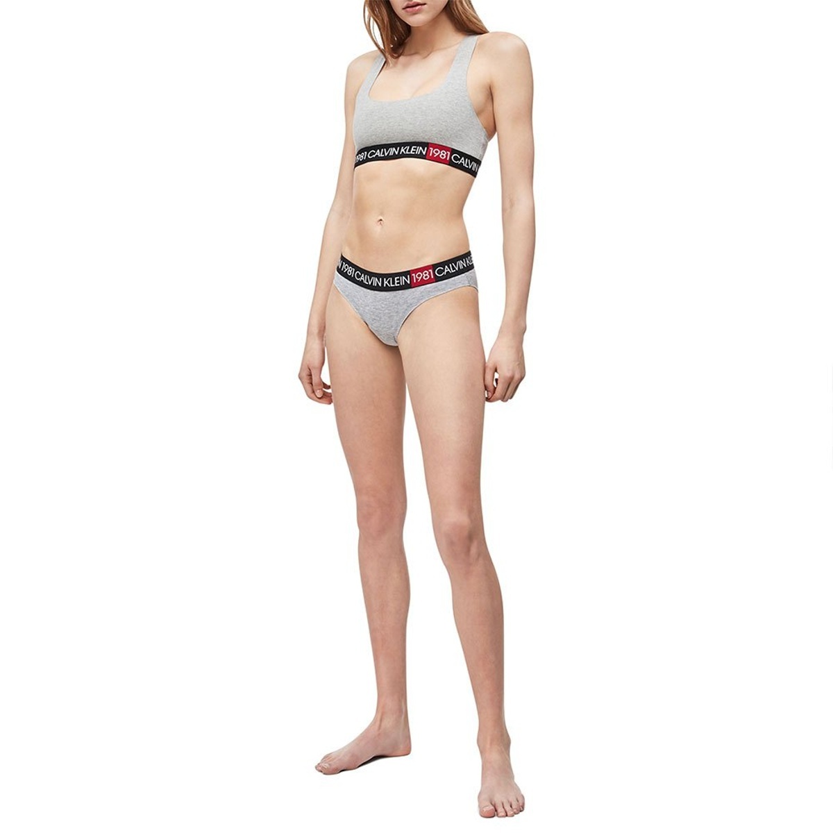 detail Calvin Klein šedé dámské kalhotky
