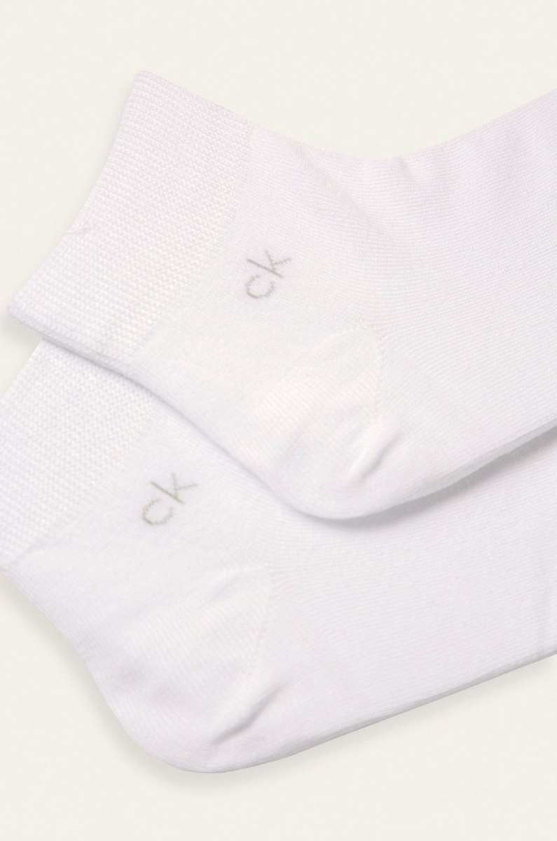 detail Calvin Klein pánské bílé ponožky 2 pack