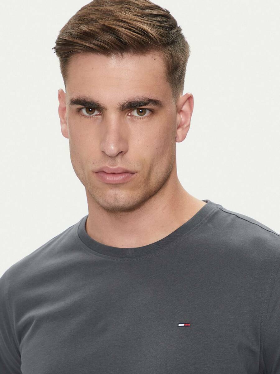 detail Tommy Jeans pánské šedé tričko