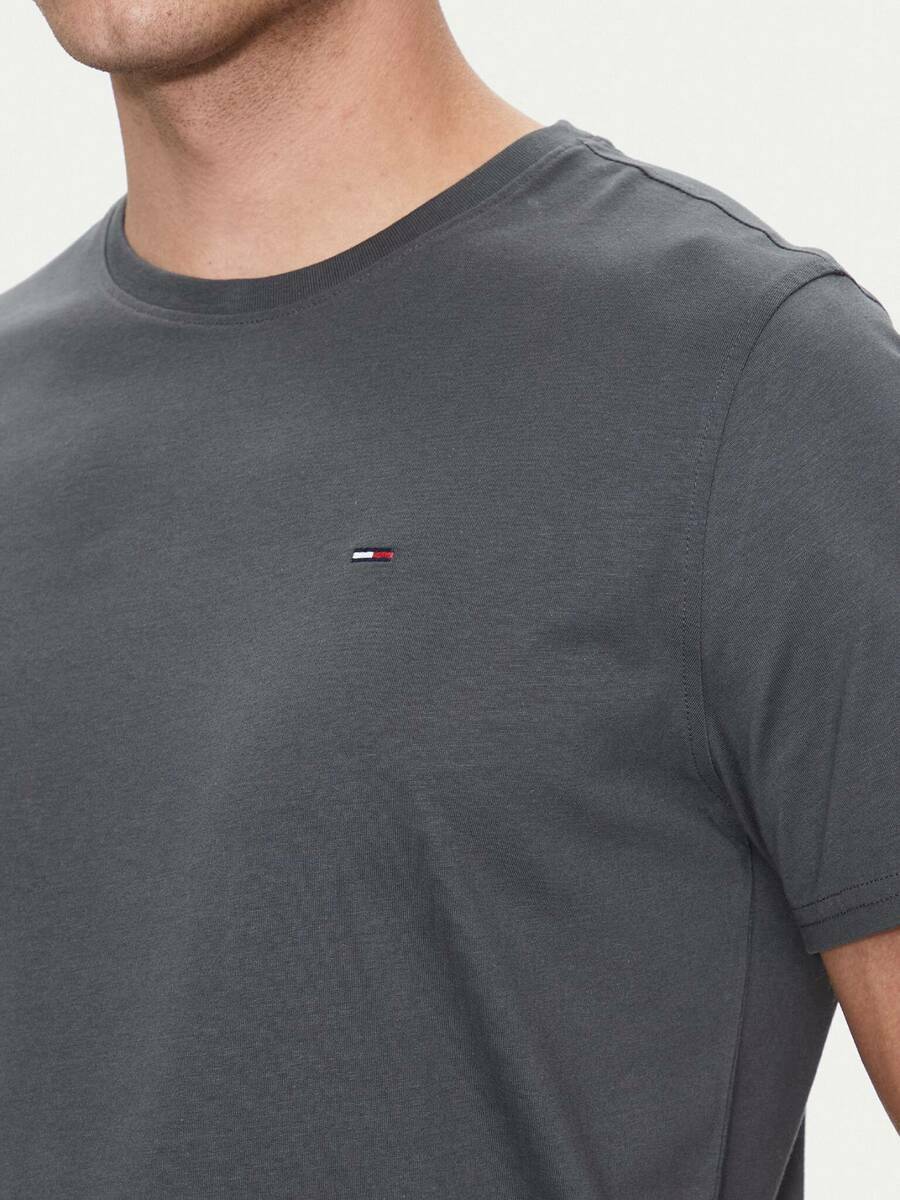 detail Tommy Jeans pánské šedé tričko