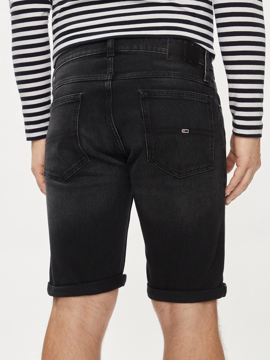 detail Tommy Jeans pánské černé šortky