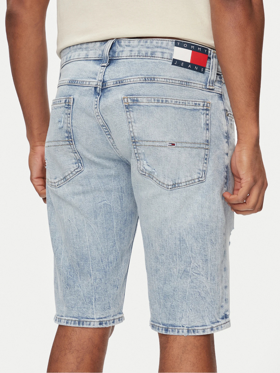 detail Tommy Jeans pánské světle modré džínové šortky