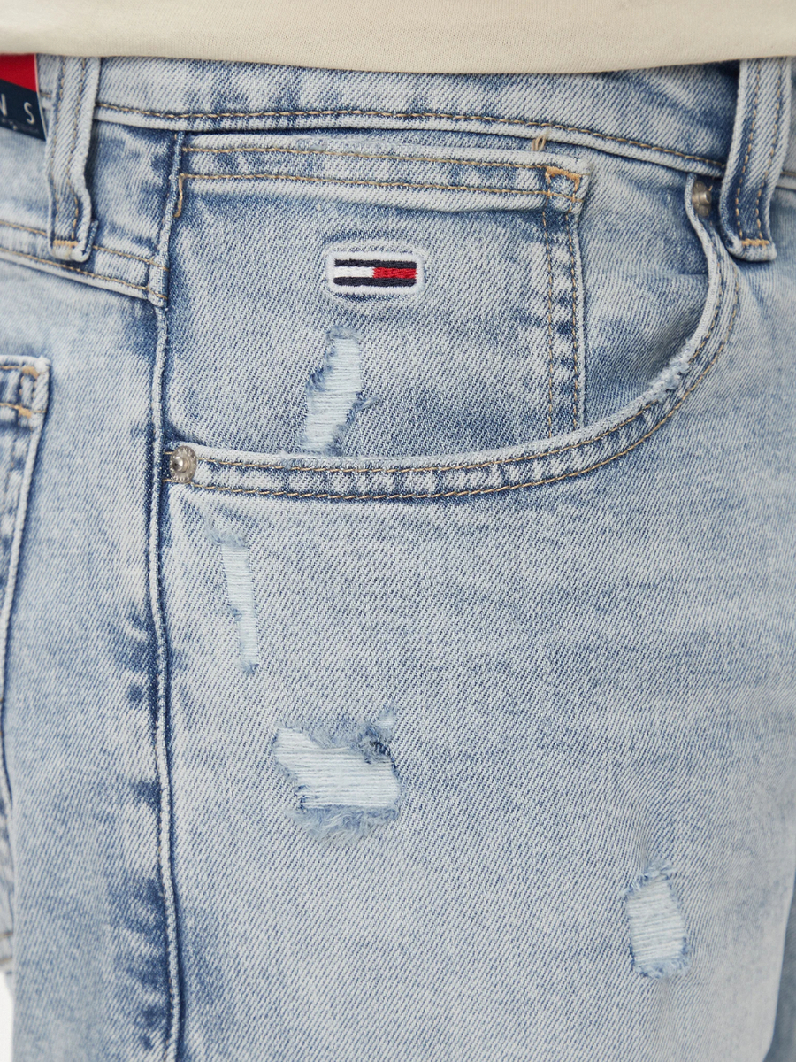 detail Tommy Jeans pánské světle modré džínové šortky