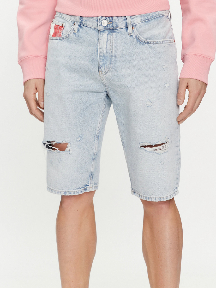 detail Tommy Jeans pánské světle modré džínové šortky