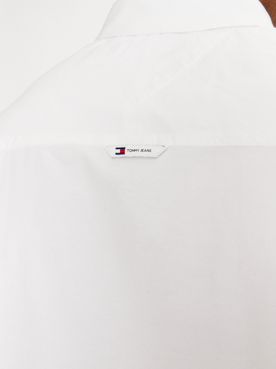 detail Tommy Jeans pánská bílá košile Oxford