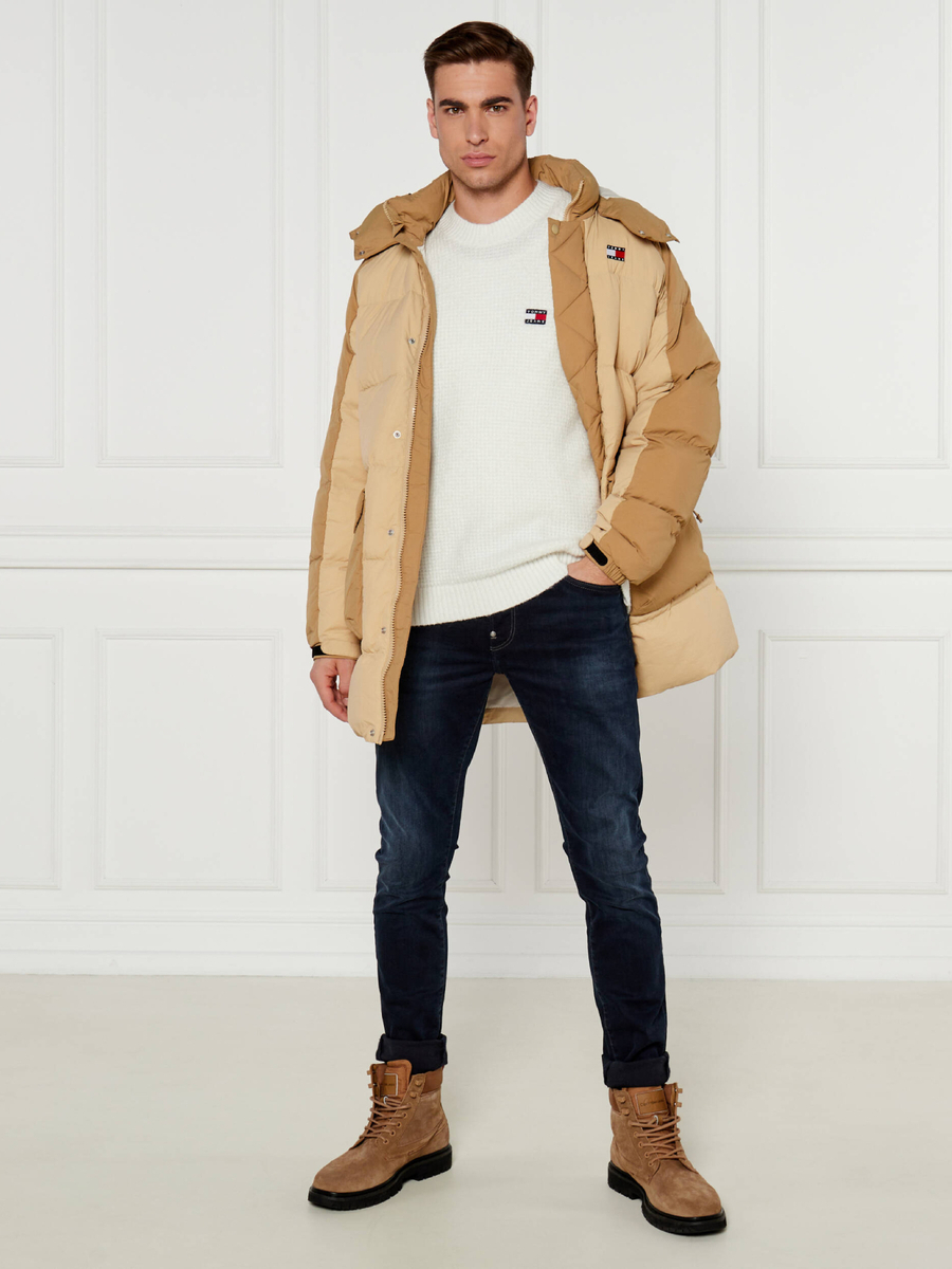 detail Tommy Jeans pánský bílý svetr