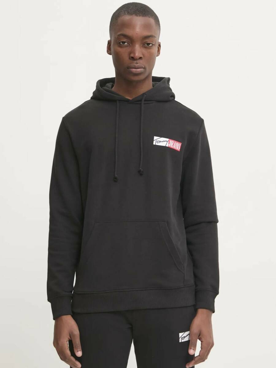 detail Tommy Jeans pánská černá mikina