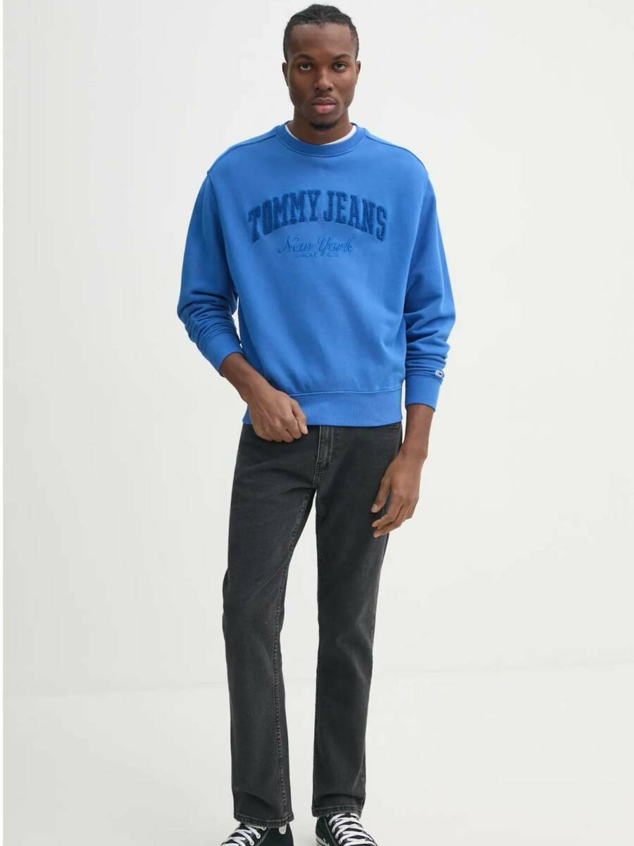 detail Tommy Jeans pánská modrá mikina
