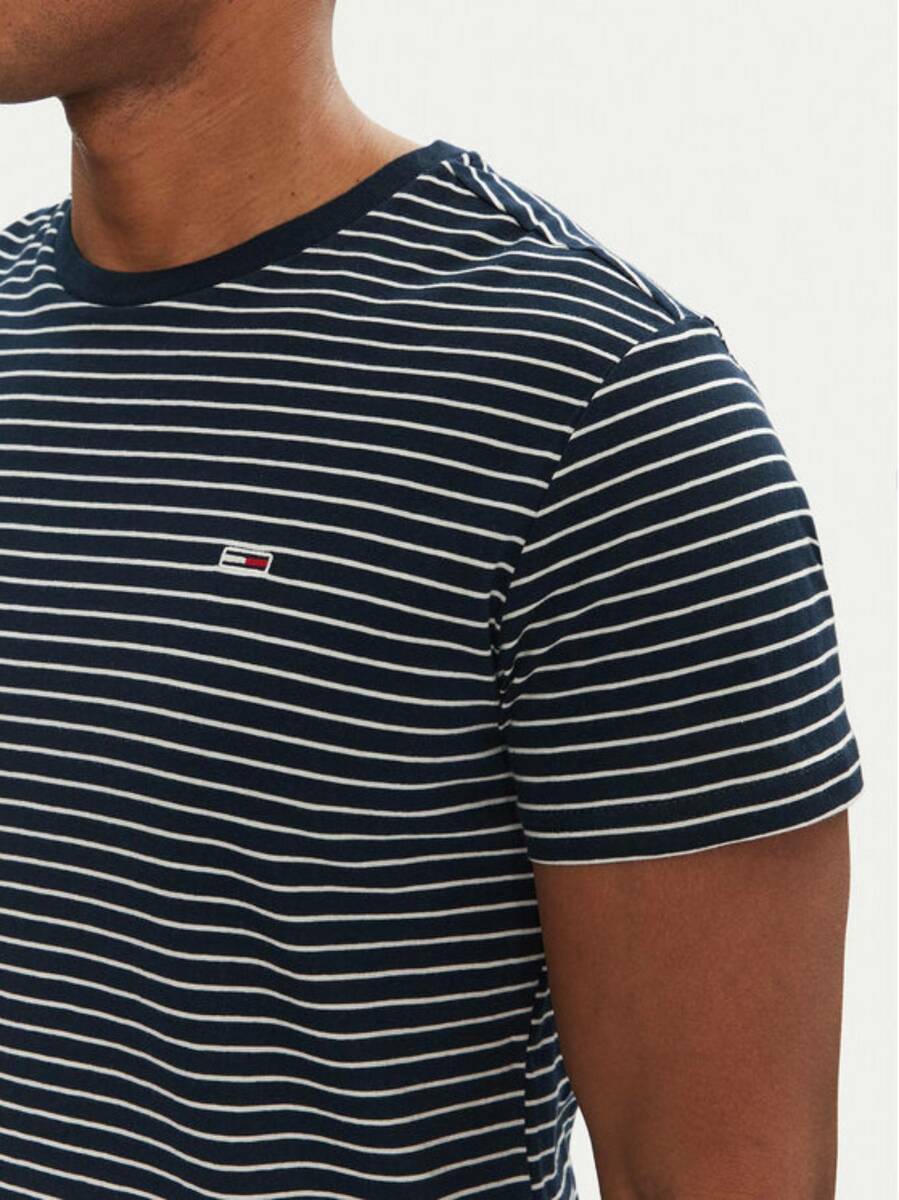 detail Tommy Jeans pánské pruhované tričko