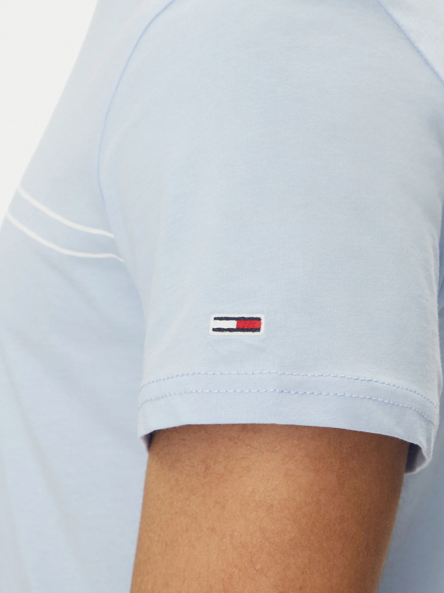 detail Tommy Jeans pánské světle modré tričko