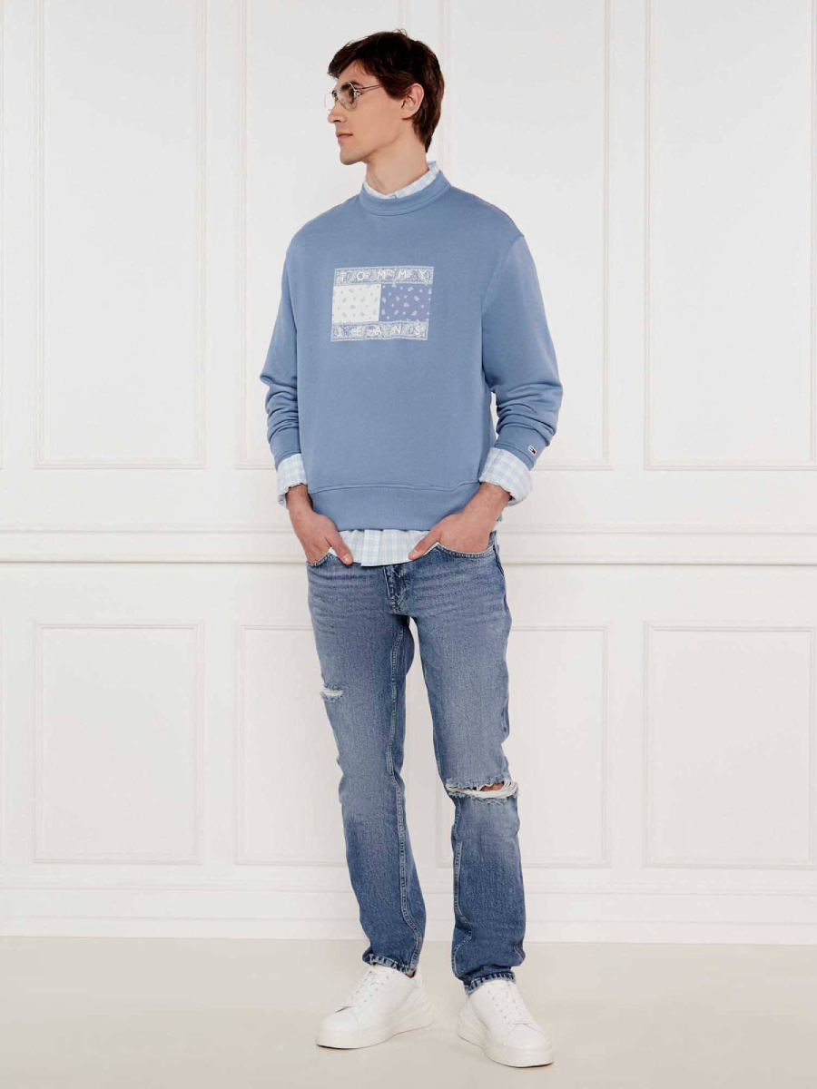 detail Tommy Jeans pánská modrá mikina