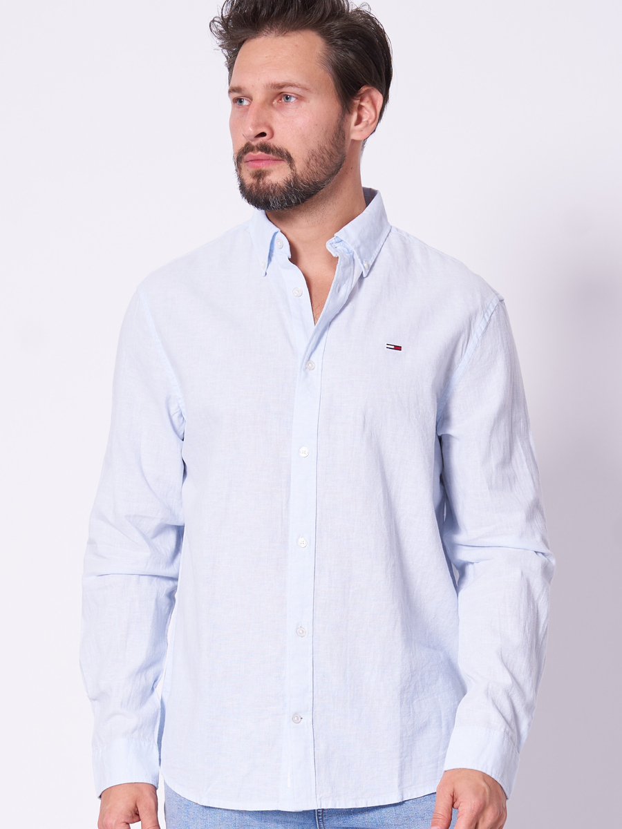 detail Tommy Jeans pánská světle modrá košile