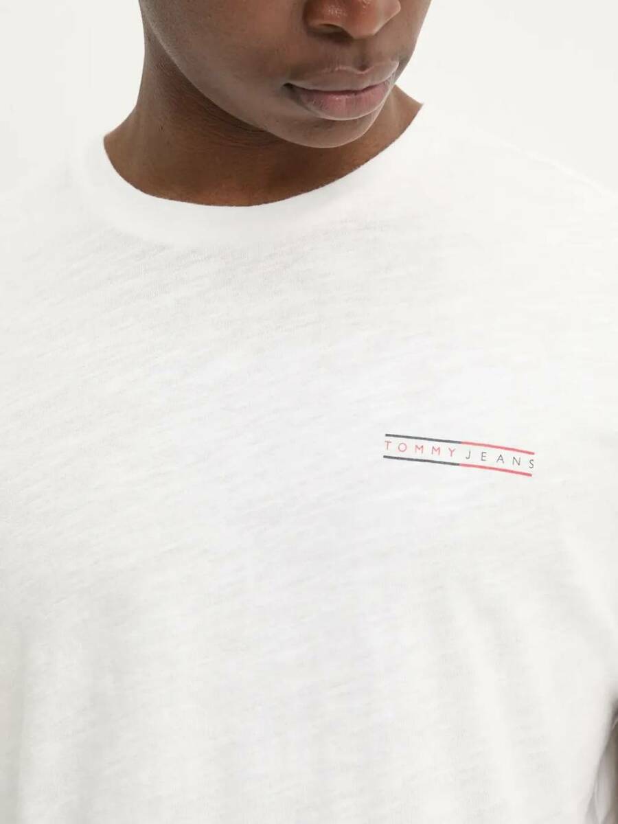 detail Tommy Jeans pánské bílé tričko