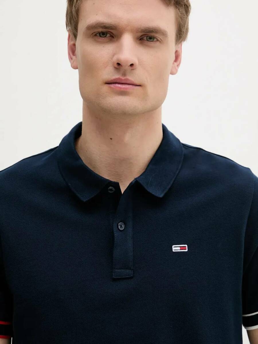 detail Tommy Jeans pánské tmavě modré polo tričko