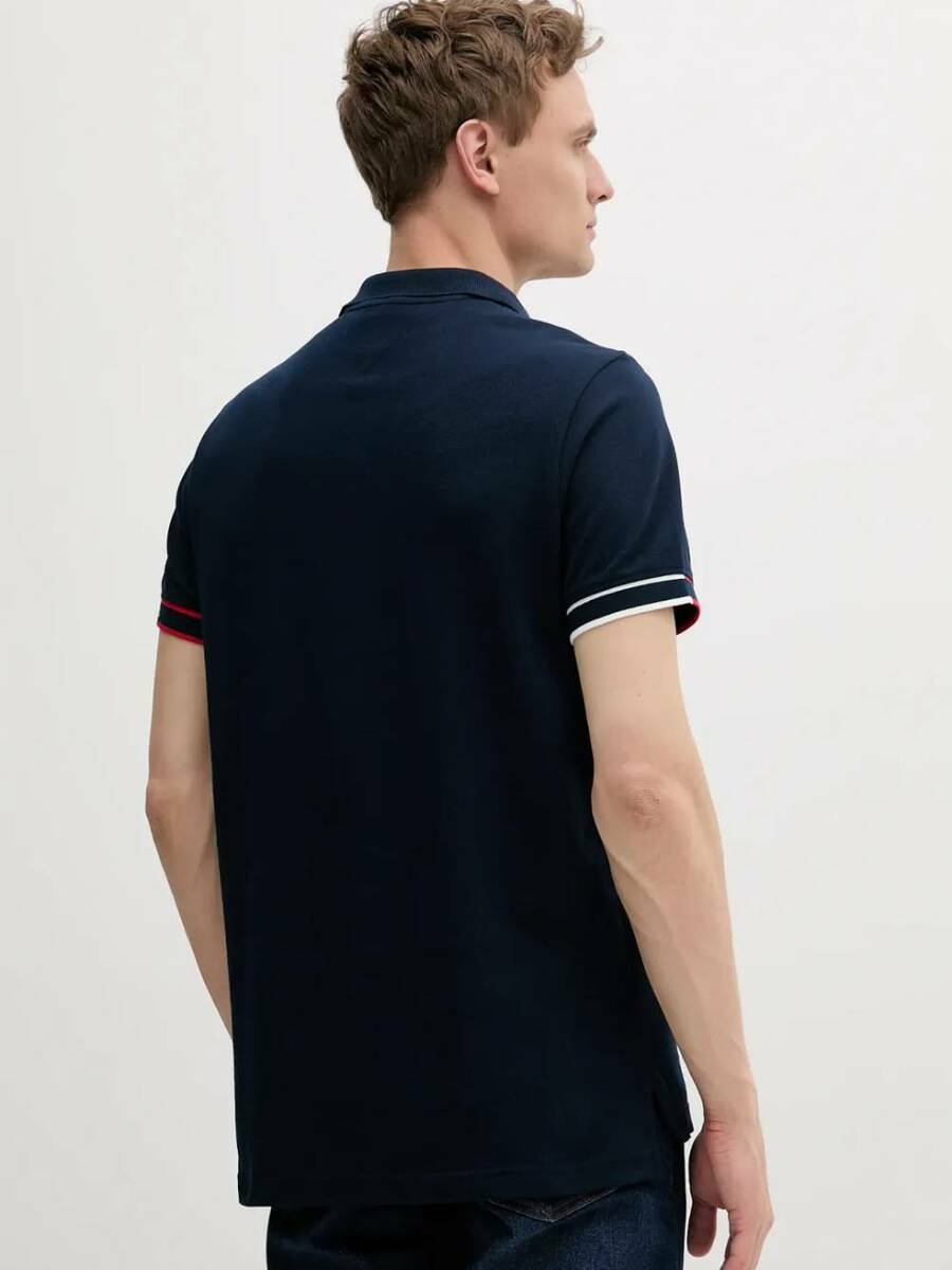 detail Tommy Jeans pánské tmavě modré polo tričko