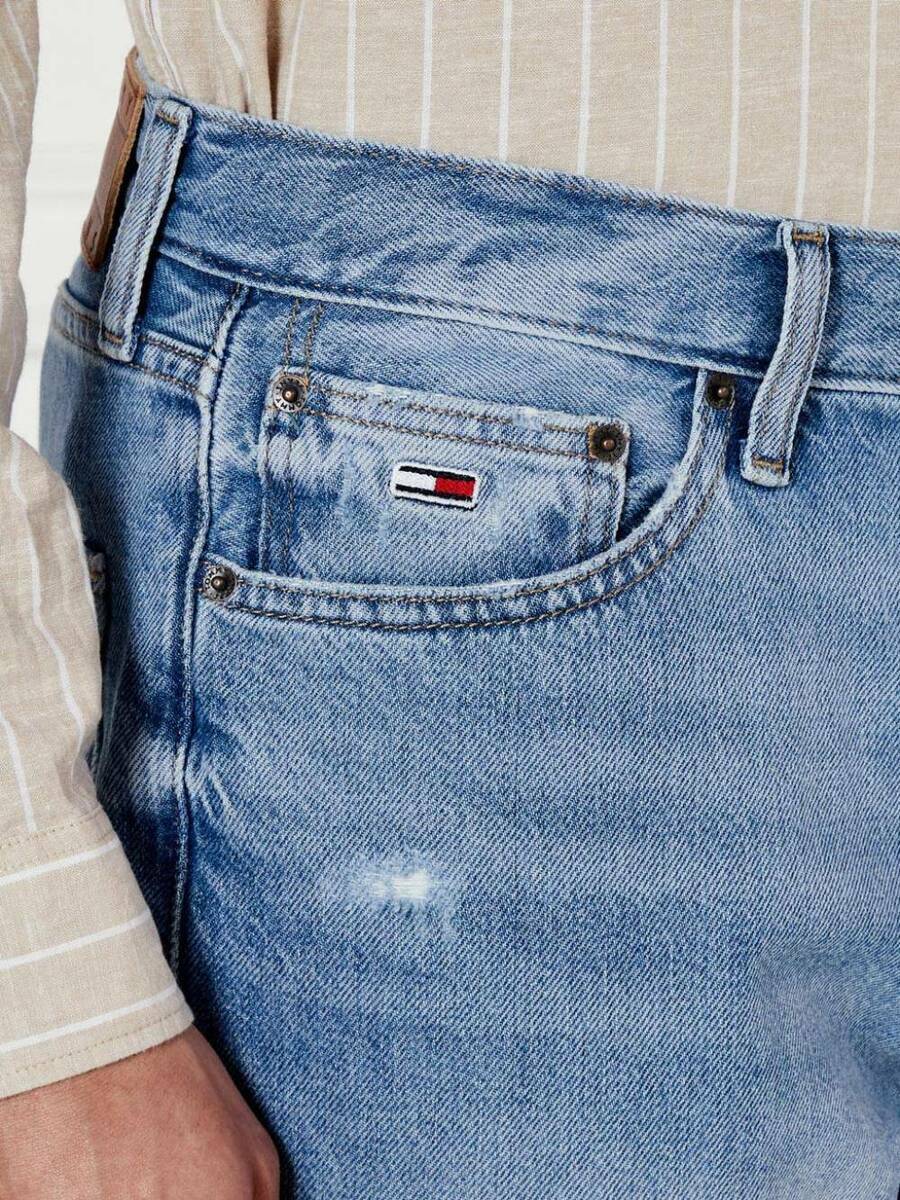 detail Tommy Jeans pánské džínové šortky