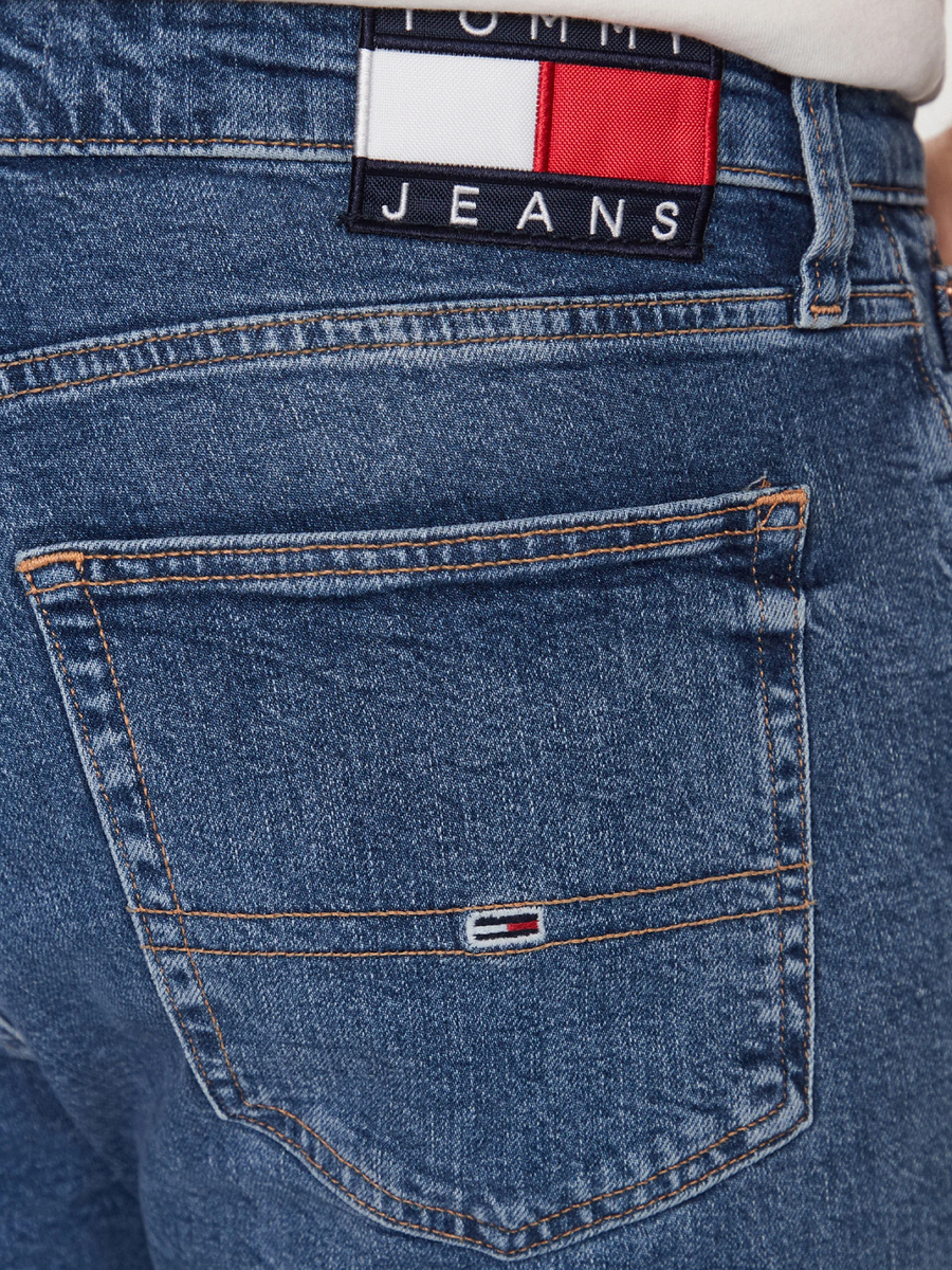 detail Tommy Jeans pánské modré džíny.