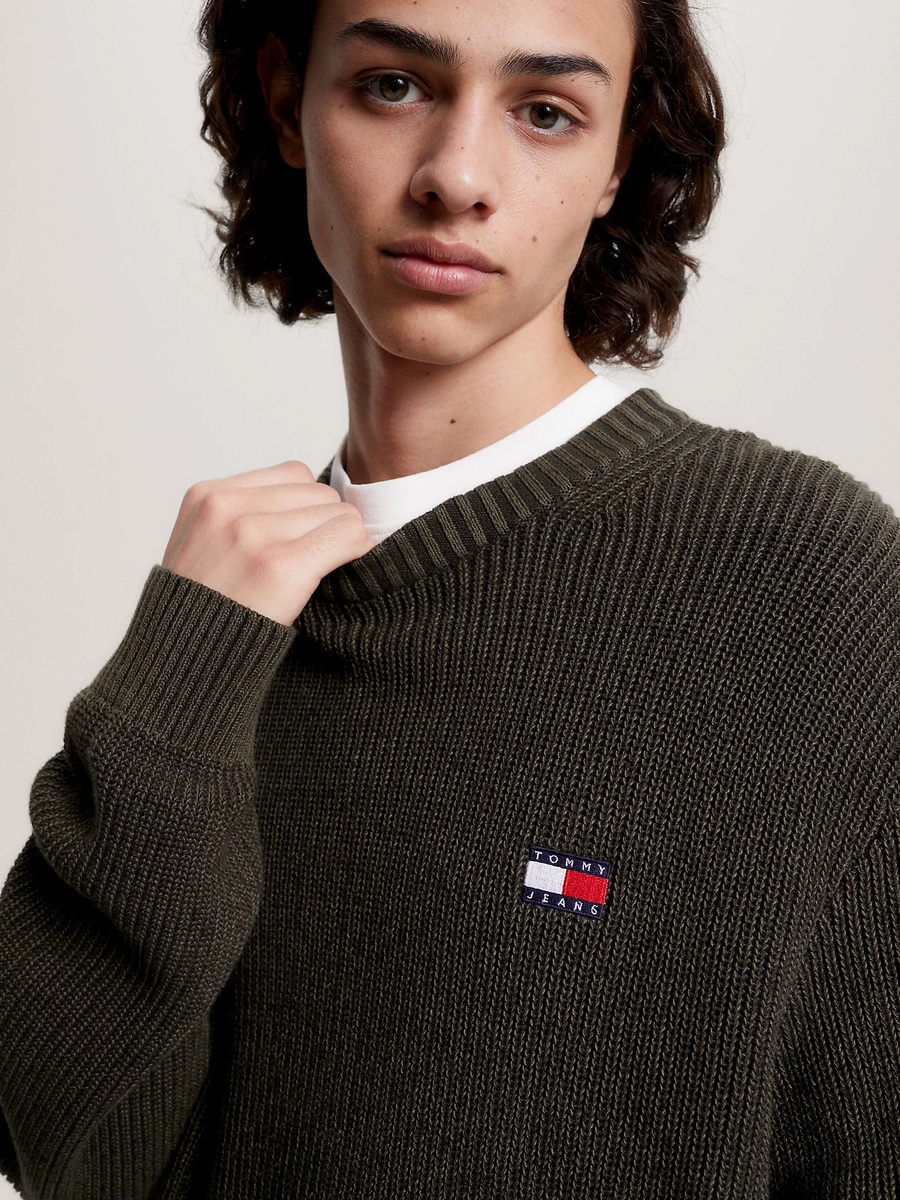 detail Tommy Jeans pánský khaki svetr