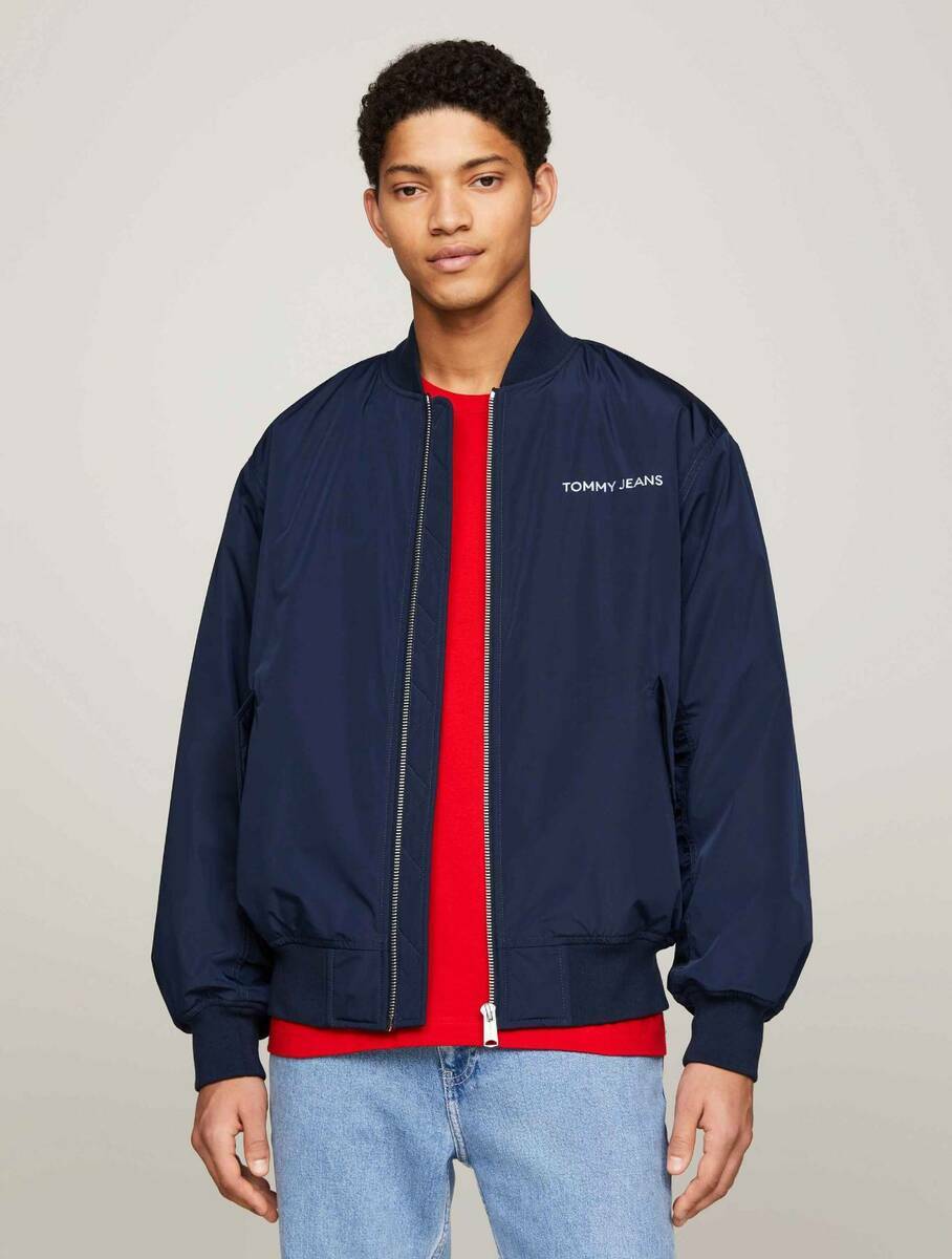 detail Tommy Jeans pánský tmavě modrý bomber