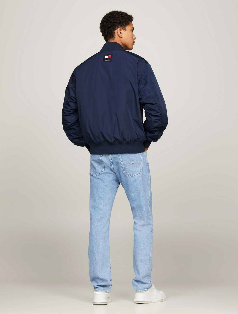 detail Tommy Jeans pánský tmavě modrý bomber