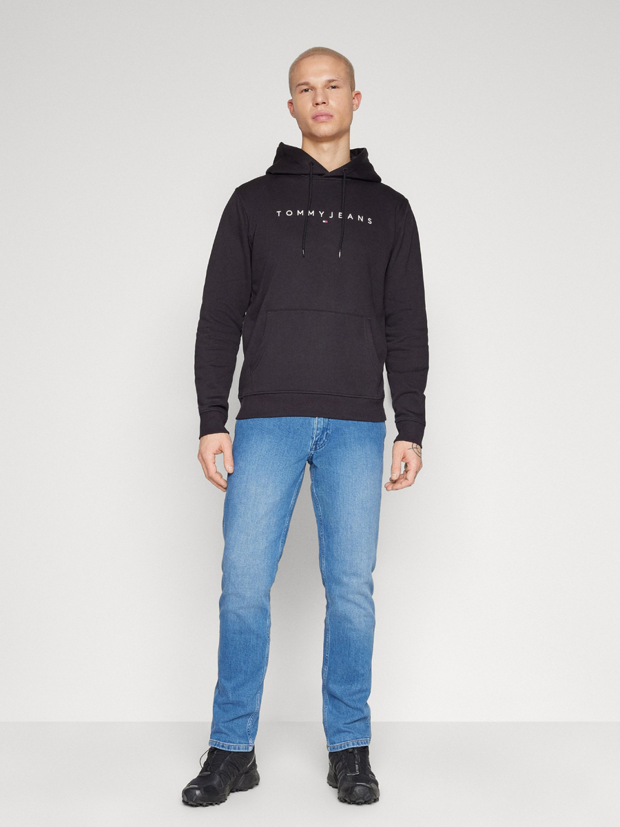 detail Tommy Jeans pánská černá mikina LINEAR LOGO