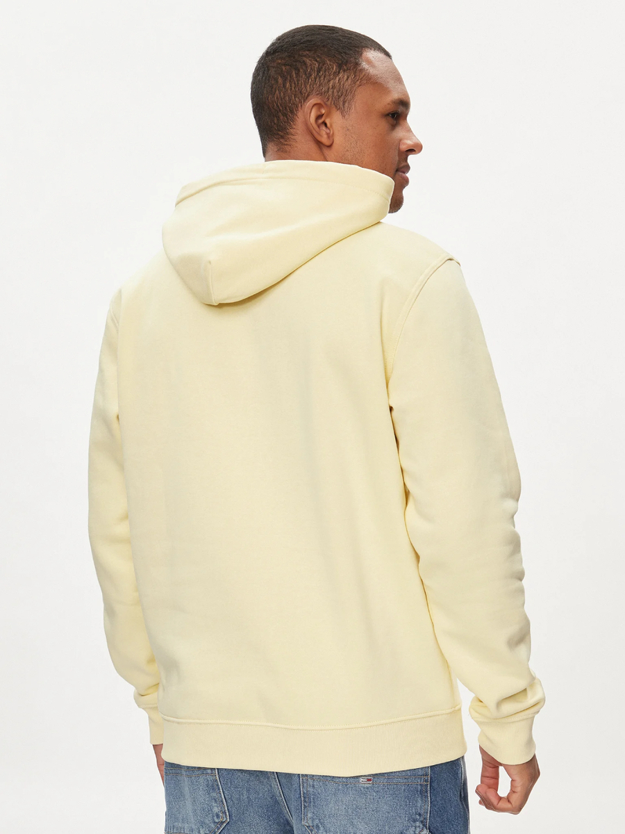 detail Tommy Jeans pánská žlutá mikina