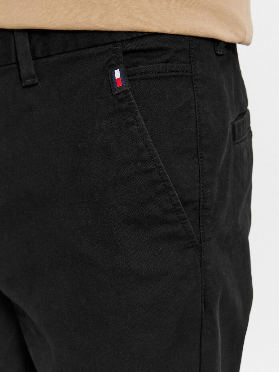 detail Tommy Jeans pánské černé kalhoty