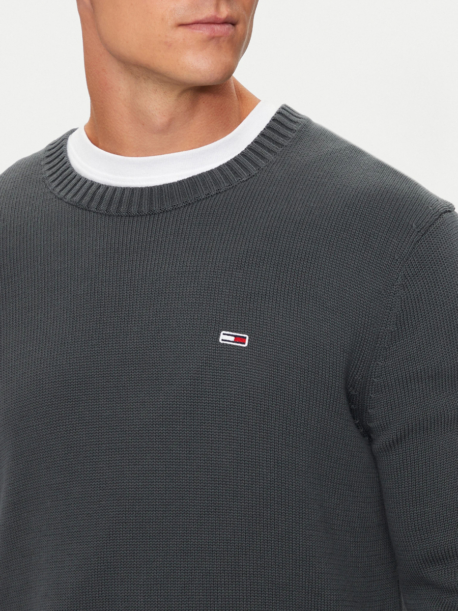detail Tommy Jeans pánský šedý svetr