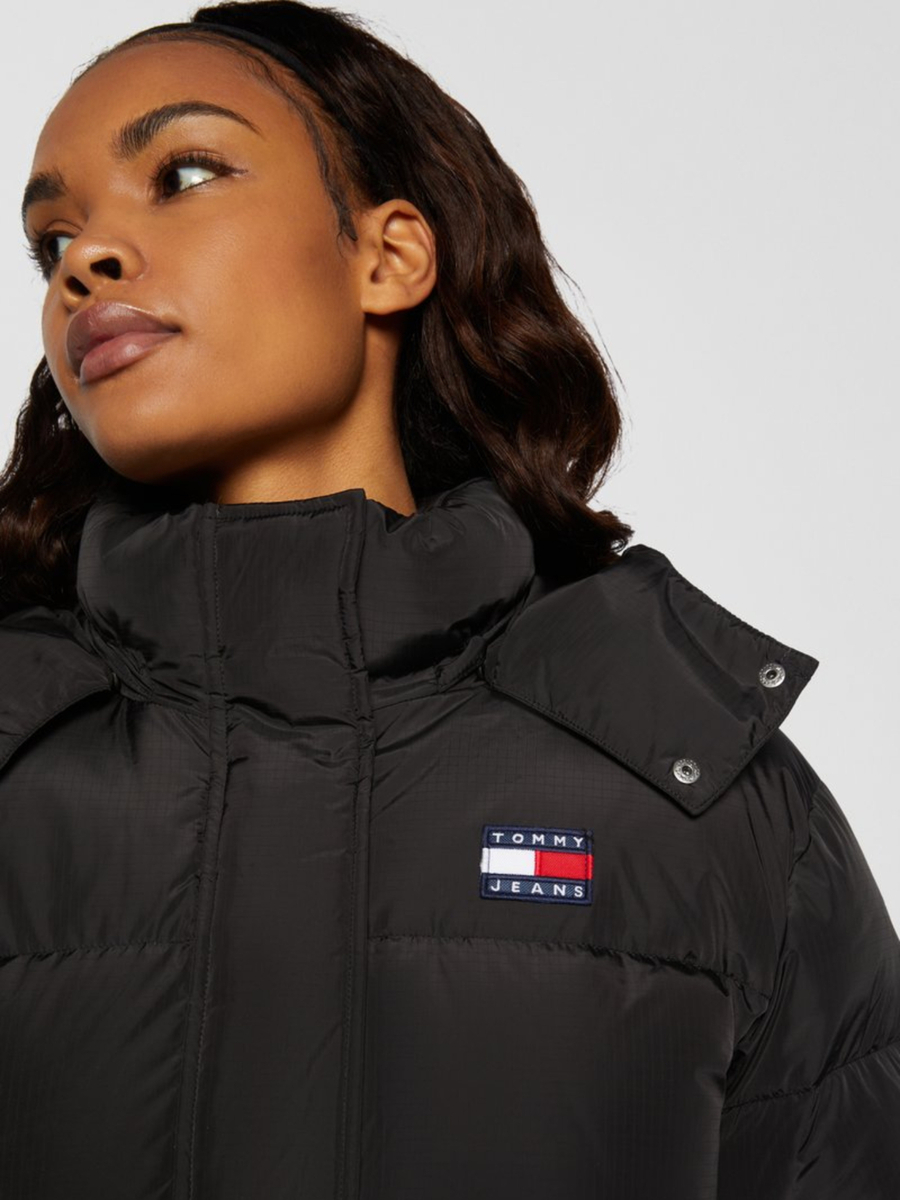 detail Tommy Jeans dámský černý zimní kabát