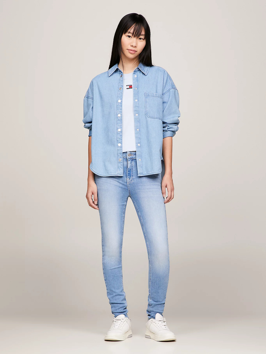 detail Tommy Jeans dámské světle modré džíny NORA