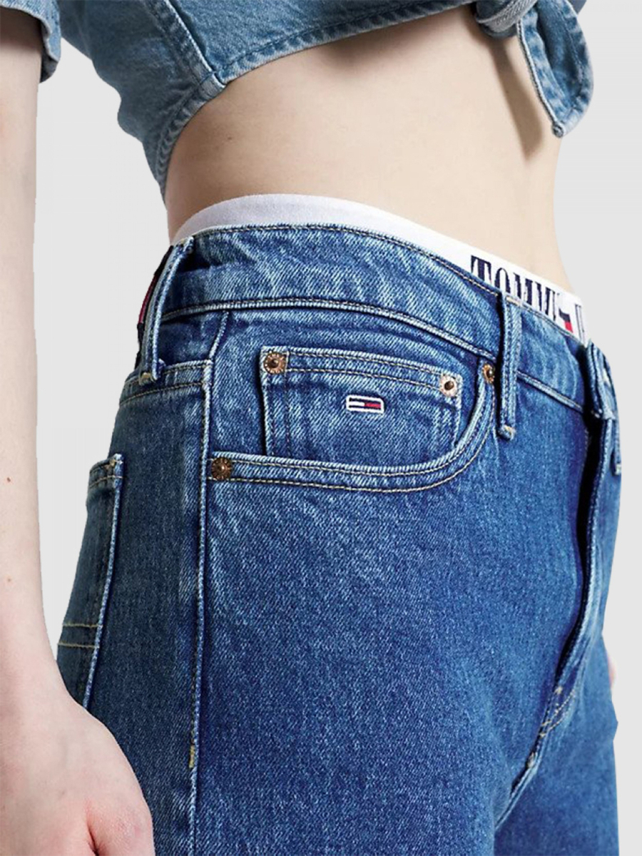 detail Tommy Jeans dámské modré džíny.