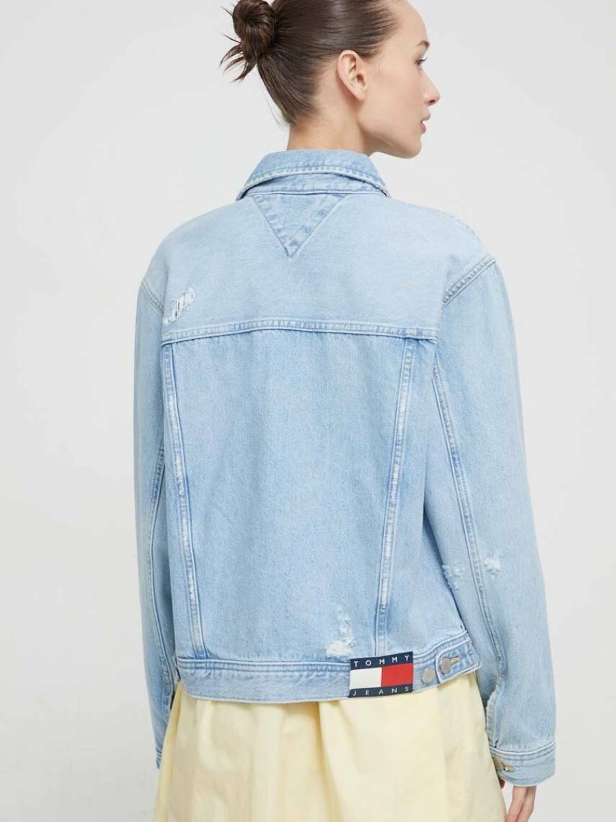detail Tommy Jeans dámská džínová bunda Mom