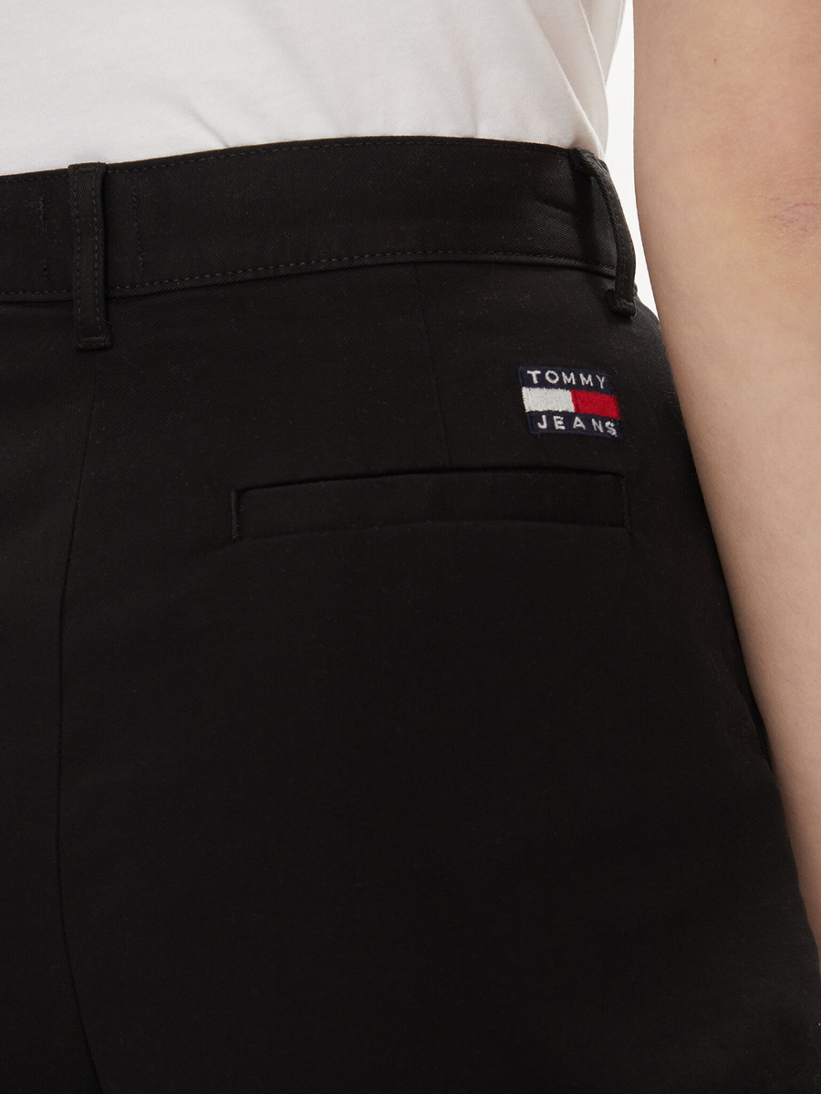 detail Tommy Jeans dámské černé šortky Claire