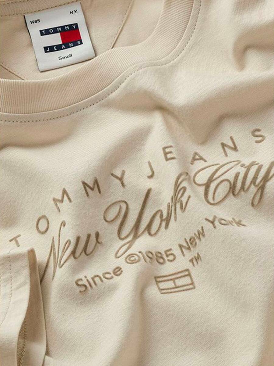 detail Tommy Jeans dámské béžové tričko