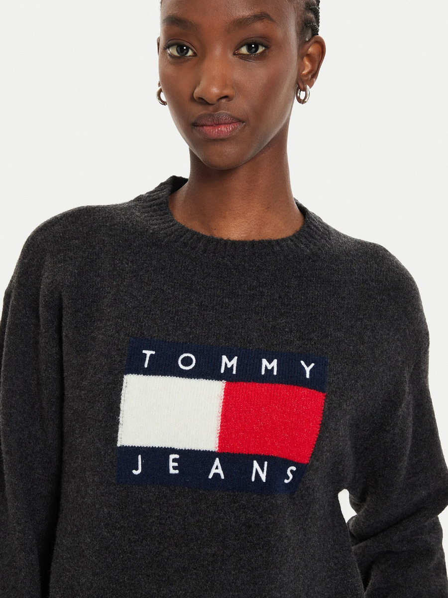detail Tommy Jeans dámský černý svetr