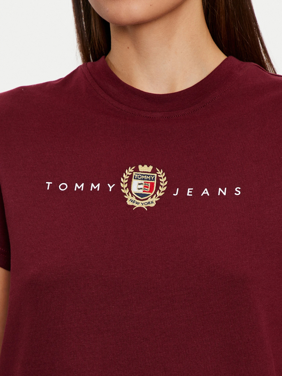 detail Tommy Jeans dámské vínové tričko