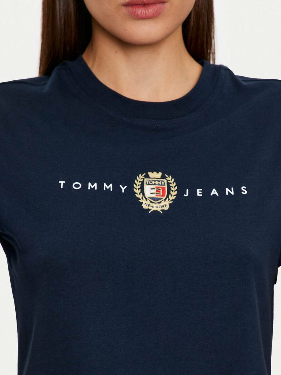 detail Tommy Jeans dámské modré tričko