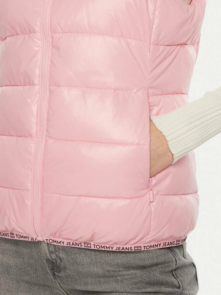 detail Tommy Jeans dámská růžová vesta