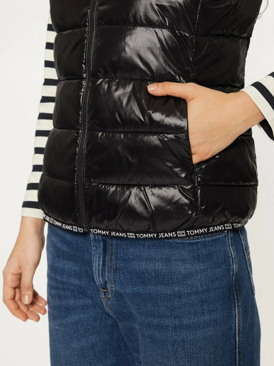detail Tommy Jeans dámská černá vesta