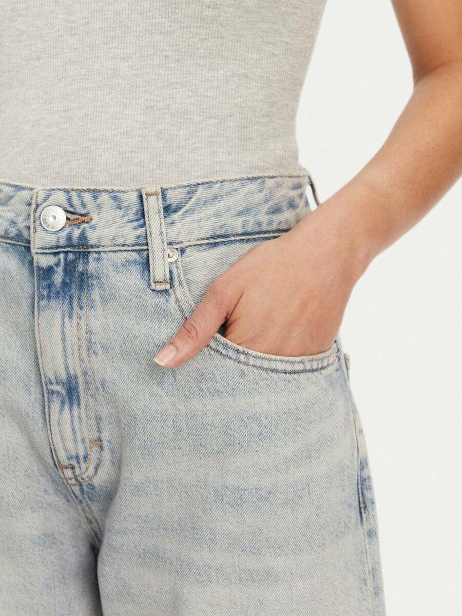 detail Tommy Jeans dámské džínové kraťasy