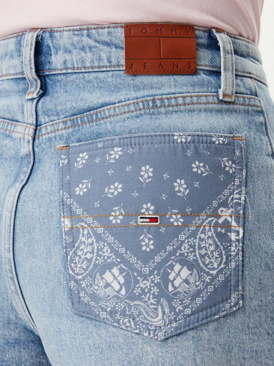 detail Tommy Jeans dámské džínové šortky