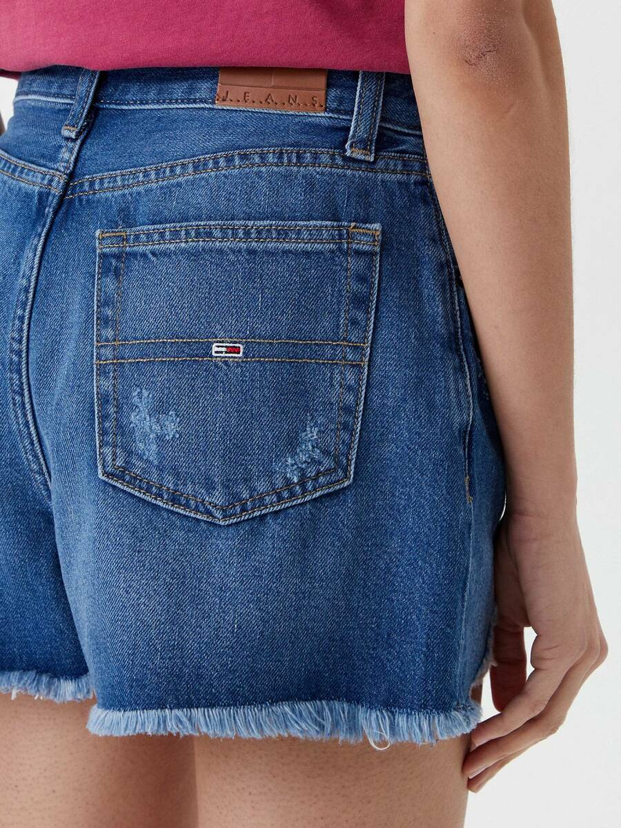 detail Tommy Jeans dámské džínové šortky