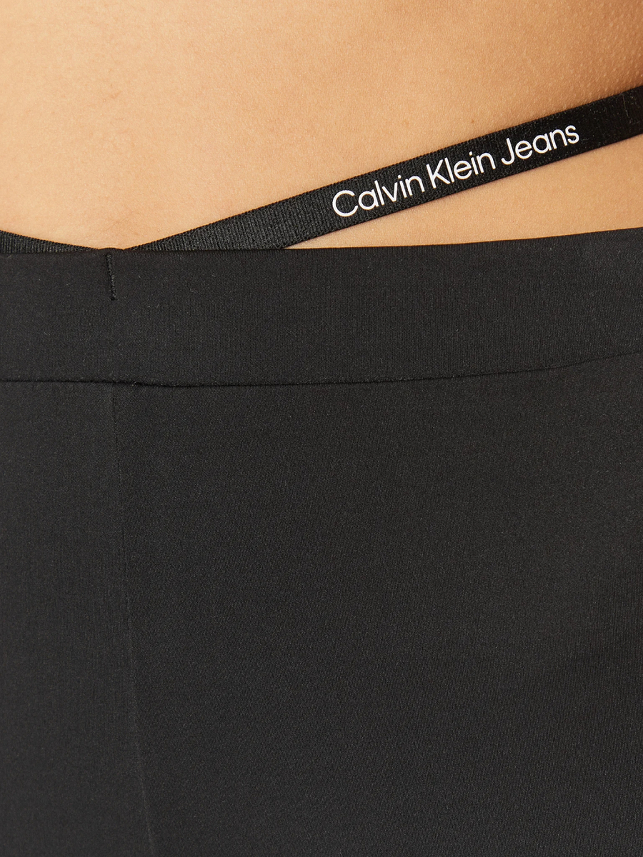 detail Calvin Klein dámské černé kalhoty