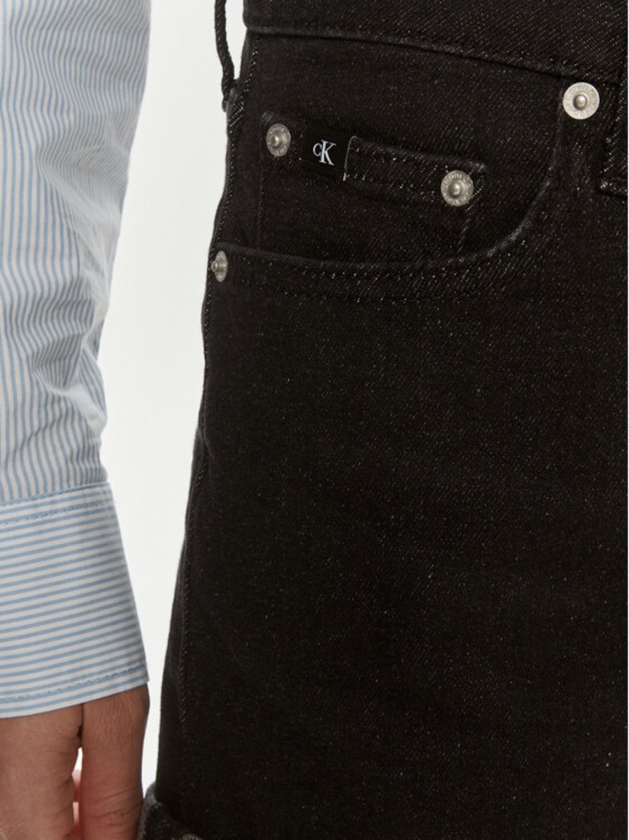detail Calvin Klein dámské černé džínové kraťasy