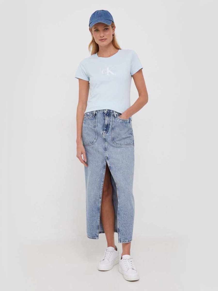 detail Calvin Klein dámské světle modré tričko