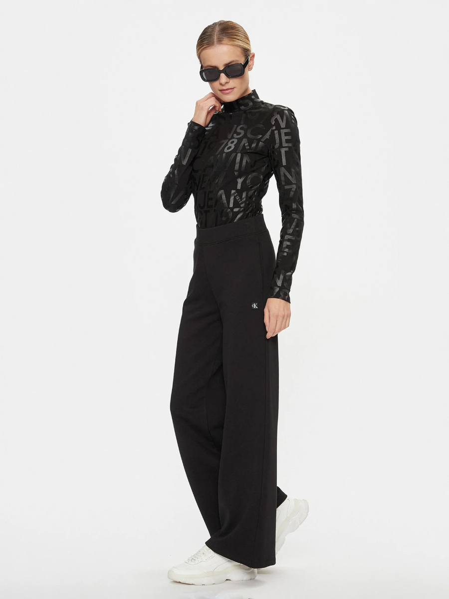 detail Calvin Klein dámské černé tričko s dlouhým rukávem