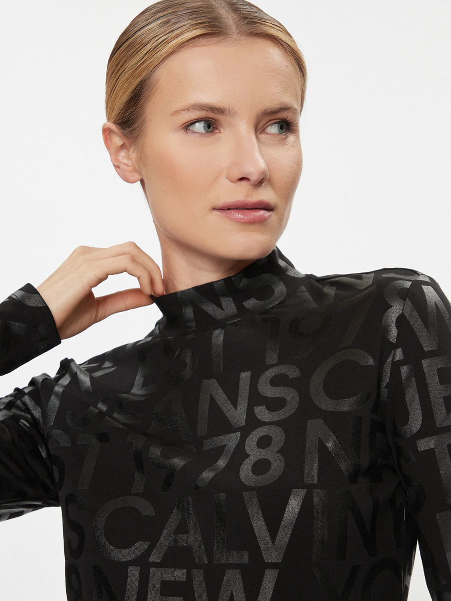 detail Calvin Klein dámské černé tričko s dlouhým rukávem