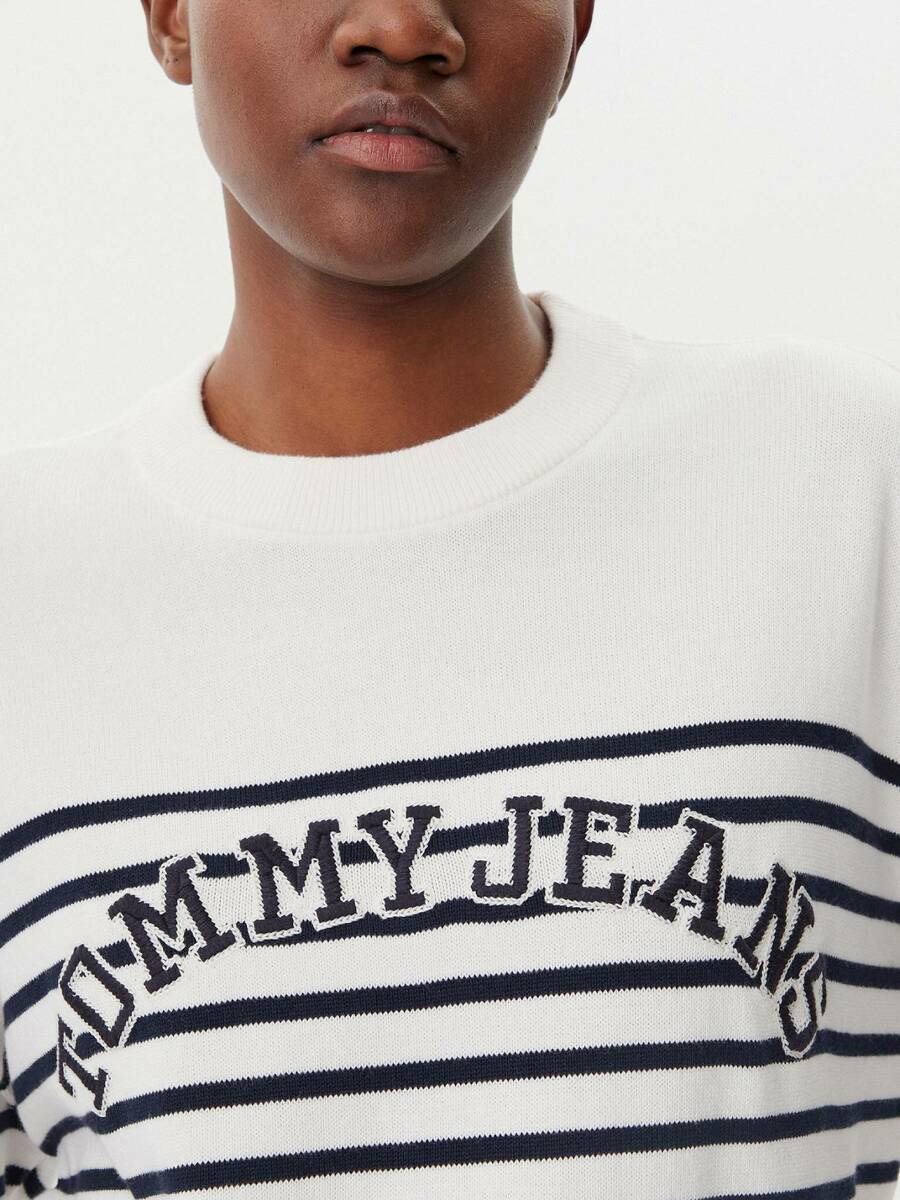 detail Tommy Jeans dámský pruhovaný svetr