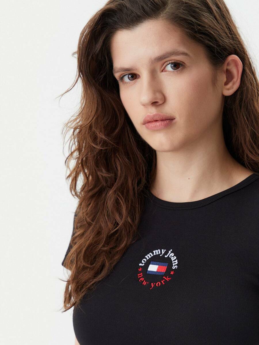 detail Tommy Jeans dámské černé šaty