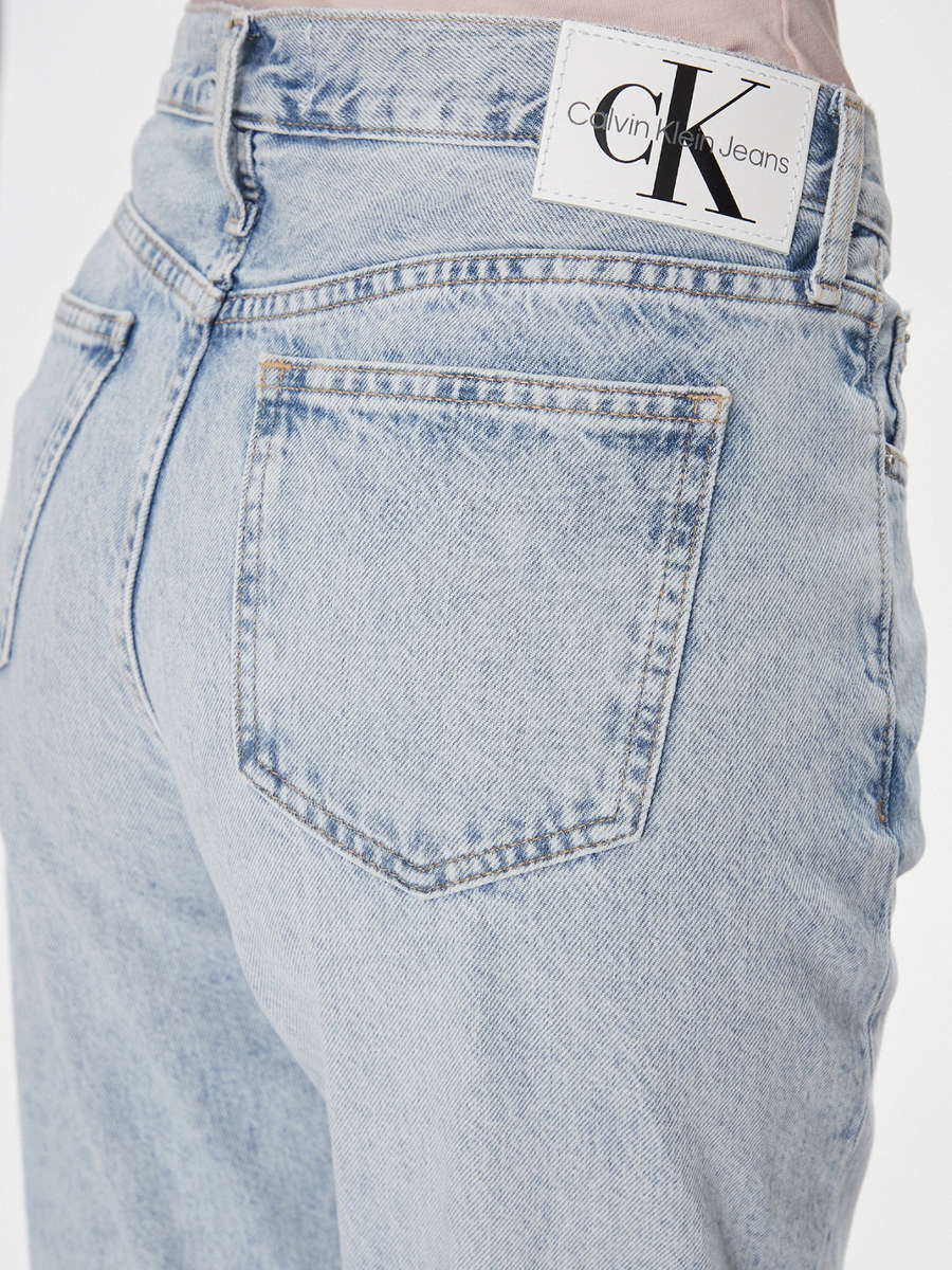 detail Calvin Klein dámské modré džíny